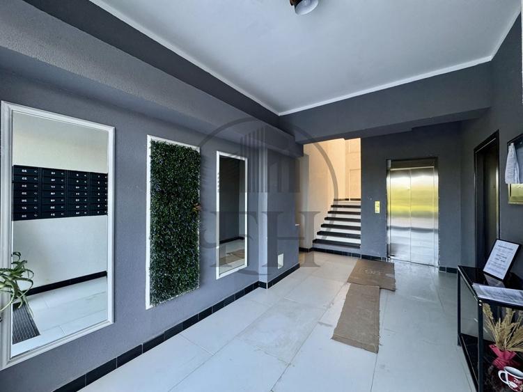 Apartament cu 3 camere semidecomandat, mobilat în Sud