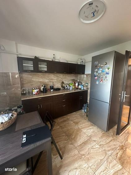 Apartament cu 3 camere decomandat, mobilat în Barieră