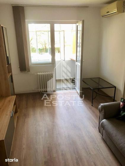 Apartament cu 2 camere, mobilat în Soarelui