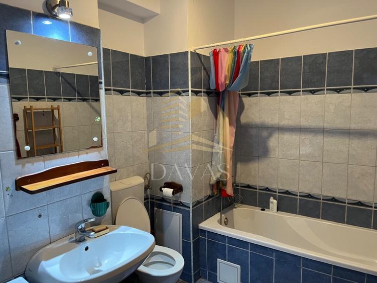 Apartament cu 3 camere semidecomandat, mobilat în Semicentral