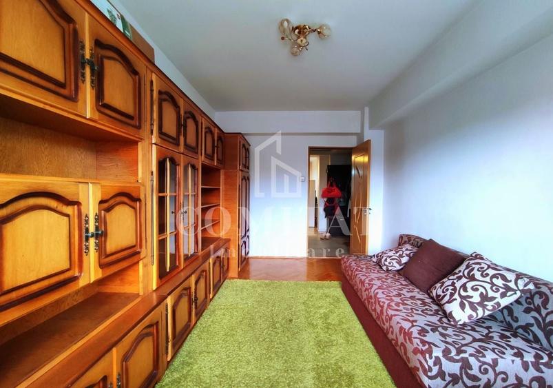 Apartament cu 3 camere decomandat, mobilat în Central