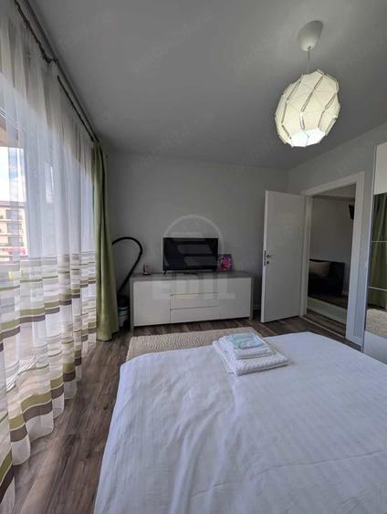 Apartament cu 3 camere semidecomandat în Florești