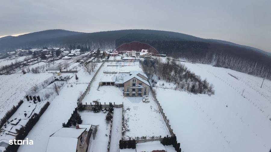 Casă cu 4 camere cu Teren 3700 Mp în Ivănești