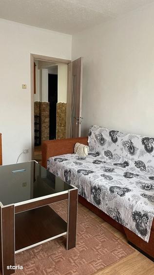Garsonieră decomandată în Tei