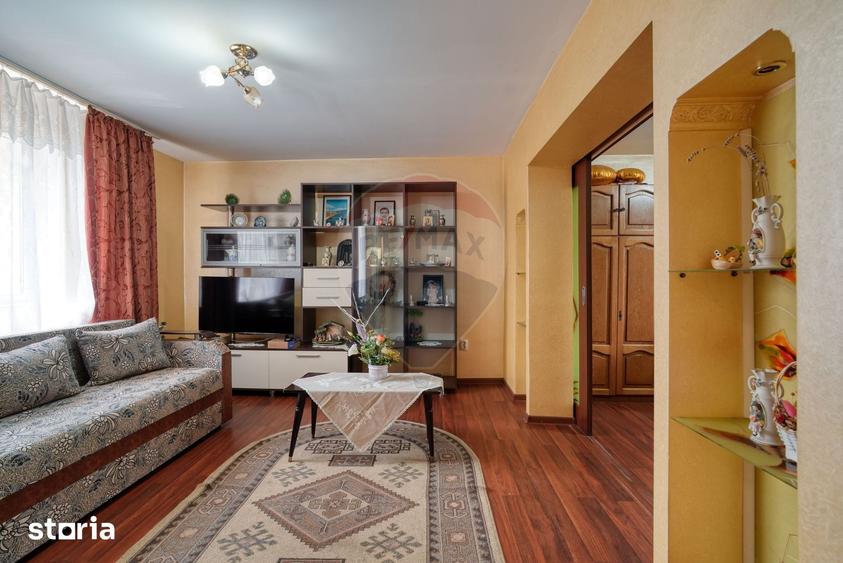 Casă cu 6 camere cu Teren 416.37 Mp în Bartolomeu