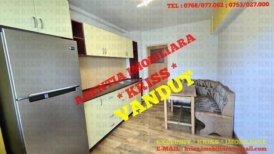 Apartament cu 3 camere decomandat în Găvana