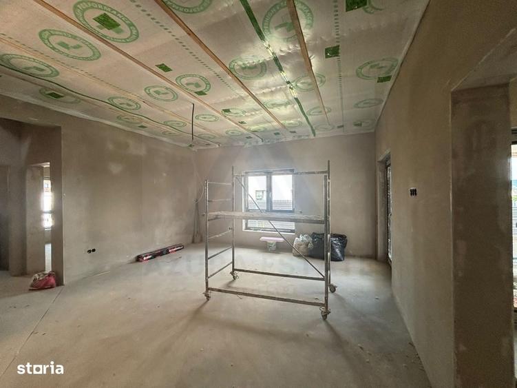 Casă cu 4 camere în Cristian