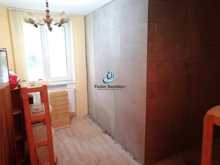 Apartament cu 3 camere decomandat în Precista