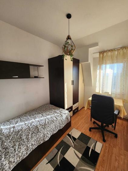 Apartament cu 3 camere semidecomandat în Cedonia