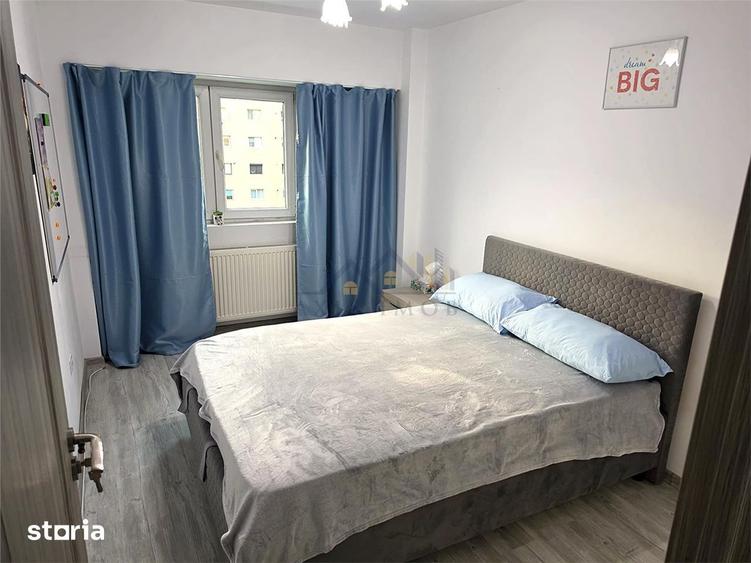 Apartament cu 3 camere semidecomandat în Unirii Sud