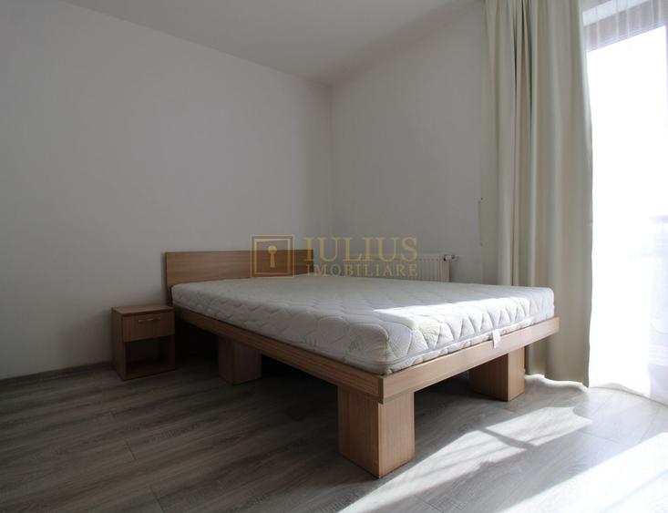 Apartament cu 3 camere semidecomandat, mobilat în Nord