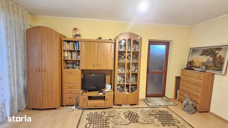 Apartament cu 2 camere decomandat în Micro 21