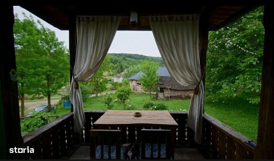 Casă cu 2 camere cu Teren 5032 Mp în Puini