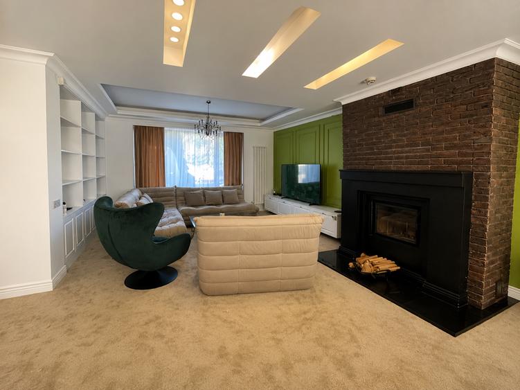 Duplex cu 6 camere cu Canalizare în Central