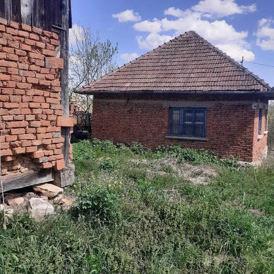 Casă cu 2 camere cu Teren 3506 Mp în Topa Mică