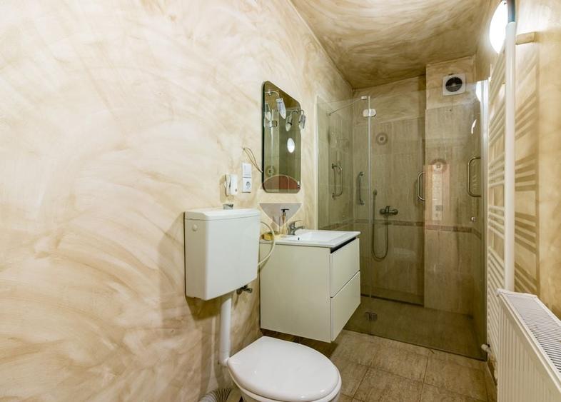 Casă cu 4 camere cu Teren 199 Mp în Unirii