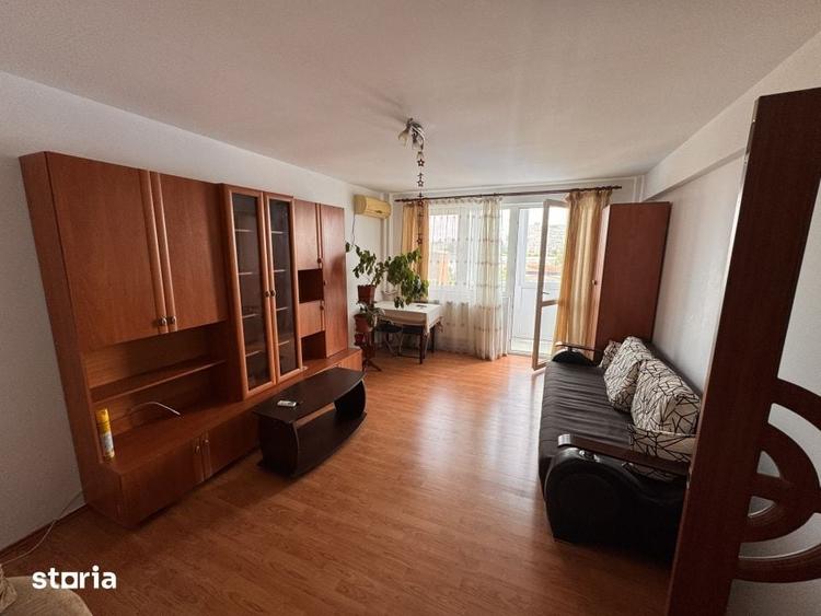 Apartament cu 3 camere decomandat în Craiovița Nouă — fotografia 2