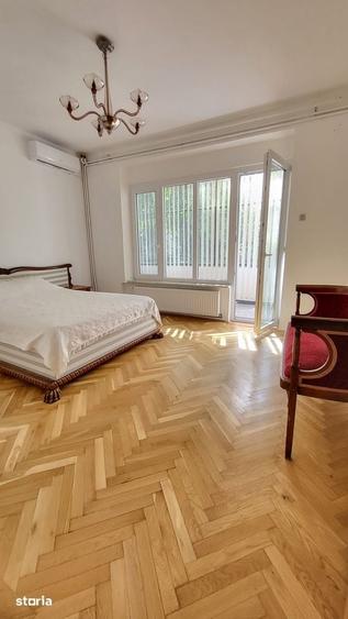 Apartament cu 4 camere decomandat în Cotroceni