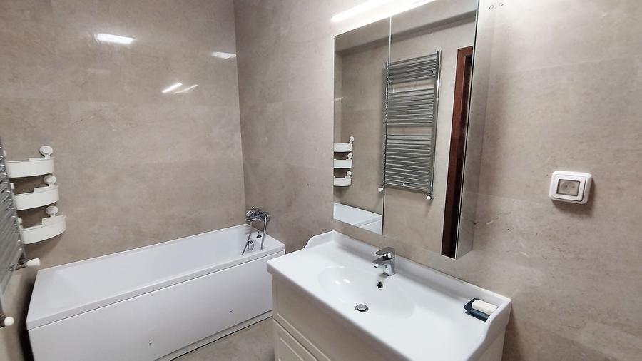 Apartament cu 3 camere decomandat în Tineretului