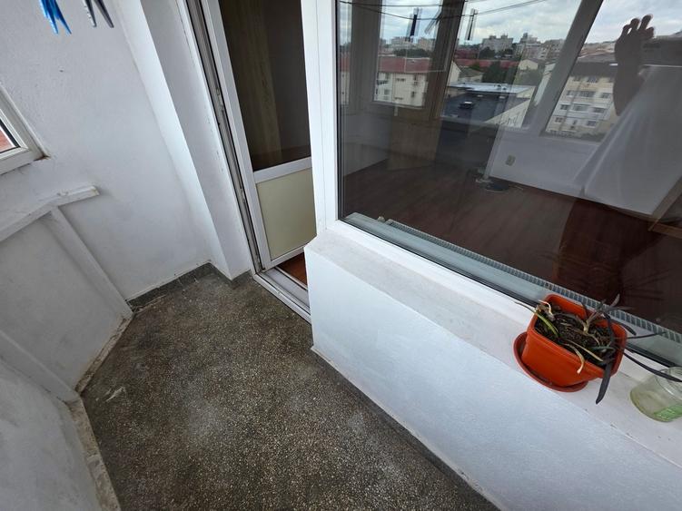 Apartament cu 4 camere decomandat în Poarta 6