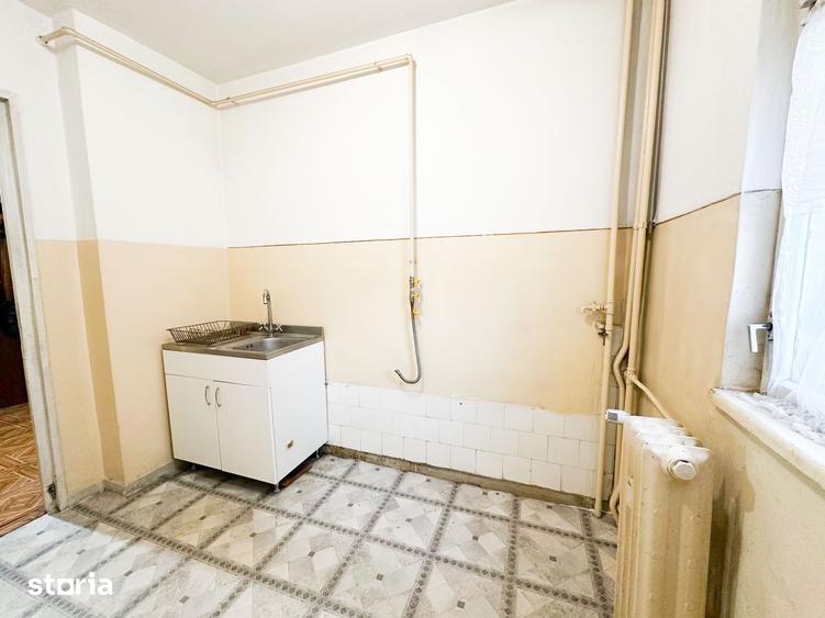 Apartament cu 4 camere decomandat în Republicii