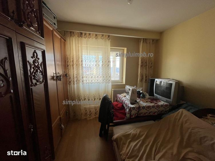 Apartament cu 3 camere decomandat, mobilat în Central — fotografia 3
