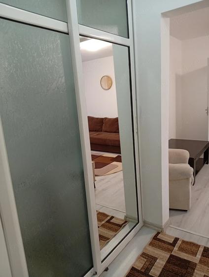 Apartament cu 2 camere semidecomandat în Craiovița Nouă