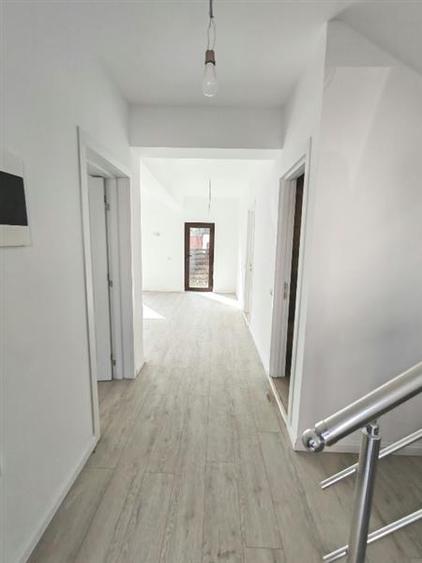 Casă cu 5 camere cu Canalizare în Central