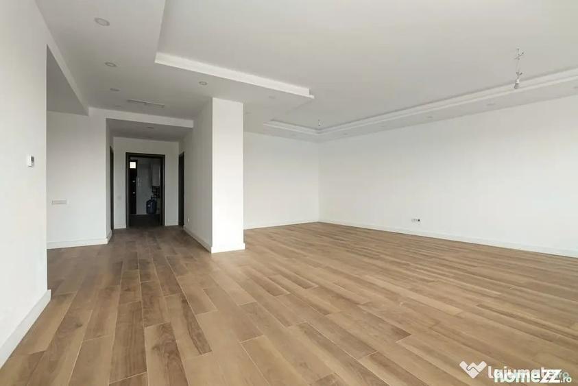 Apartament cu 4 camere decomandat în Nordului