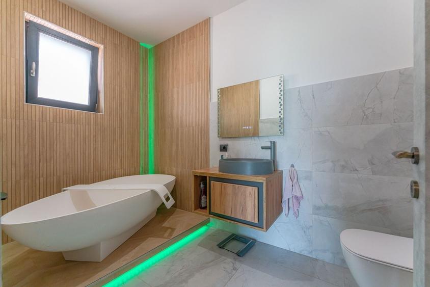 Casă individuală cu 4 camere cu Canalizare în Sânpetru