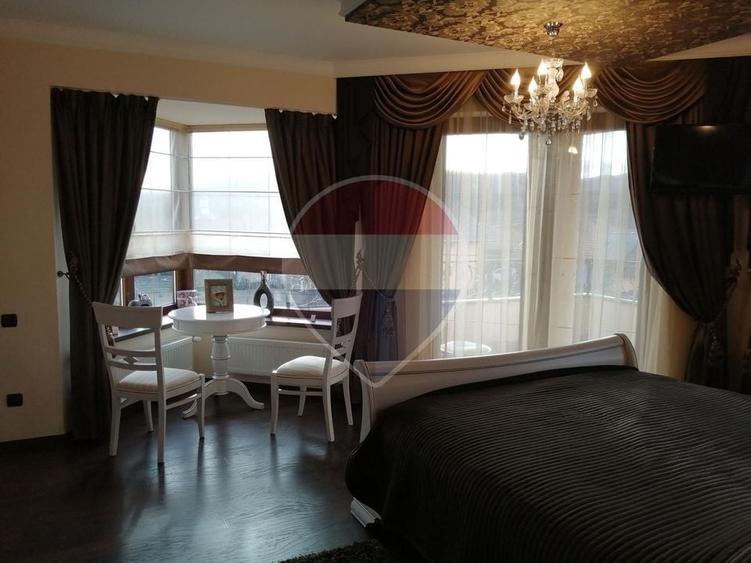 Casă individuală cu 9 camere cu Teren 1365 Mp în Valea Doftanei