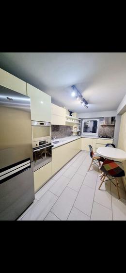 Apartament cu 3 camere decomandat în Ultracentral