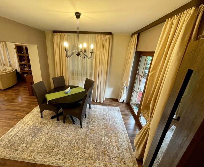 Duplex cu 6 camere cu Canalizare în Central
