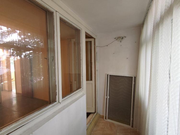 Apartament cu 3 camere semidecomandat în Drumul Taberei