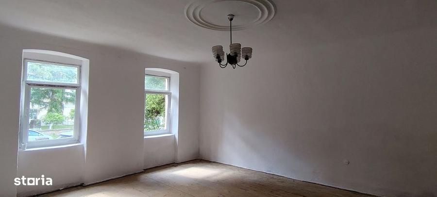 Apartament cu 4 camere în Central