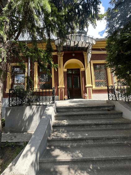 Casă cu 4 camere cu Teren 485 Mp în Central