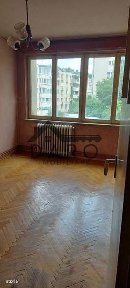 De vanzare apartament 2 camere, 50 mp, etaj 3/10, Str. Brasovului - 4