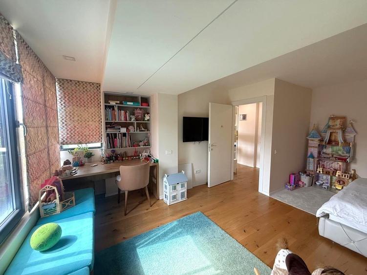 Apartament cu 4 camere în Iancu Nicolae