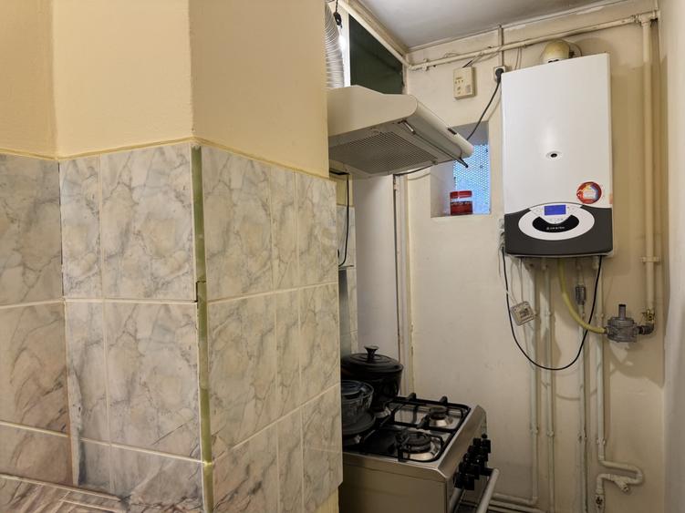 Apartament cu 3 camere decomandat, mobilat în Bucovina