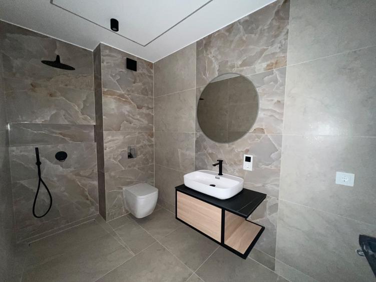 Apartament cu 3 camere semidecomandat în Florești