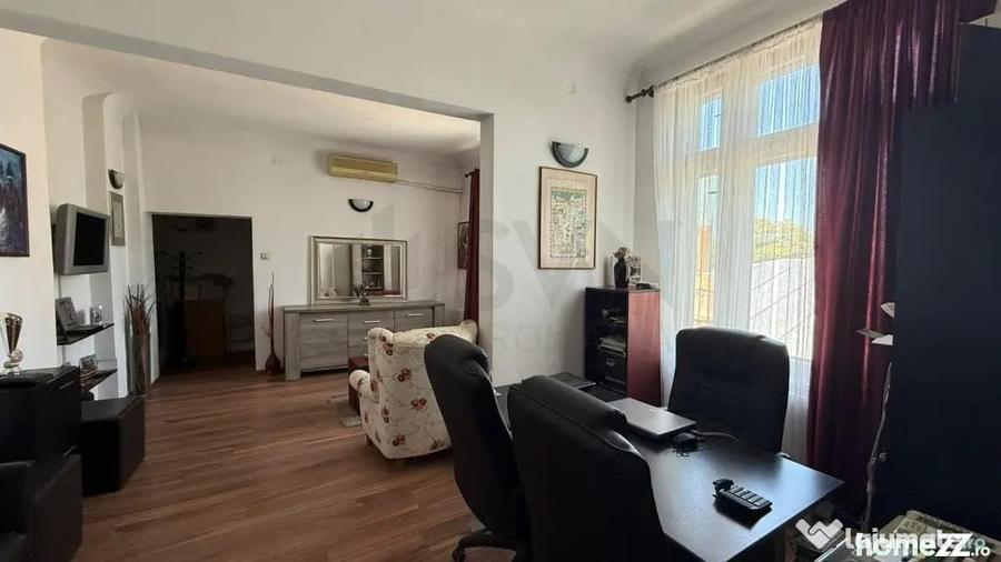 Apartament cu 4 camere semidecomandat în Cișmigiu