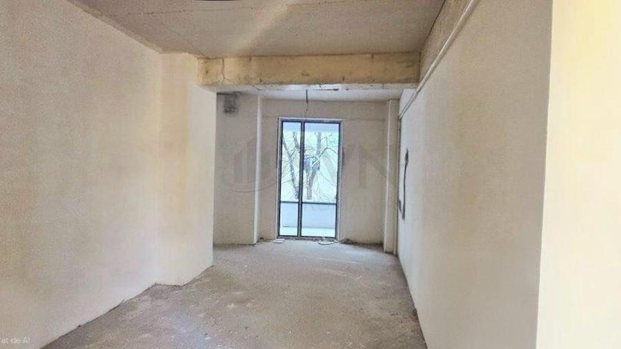 Apartament cu 4 camere semidecomandat în Mihai Bravu