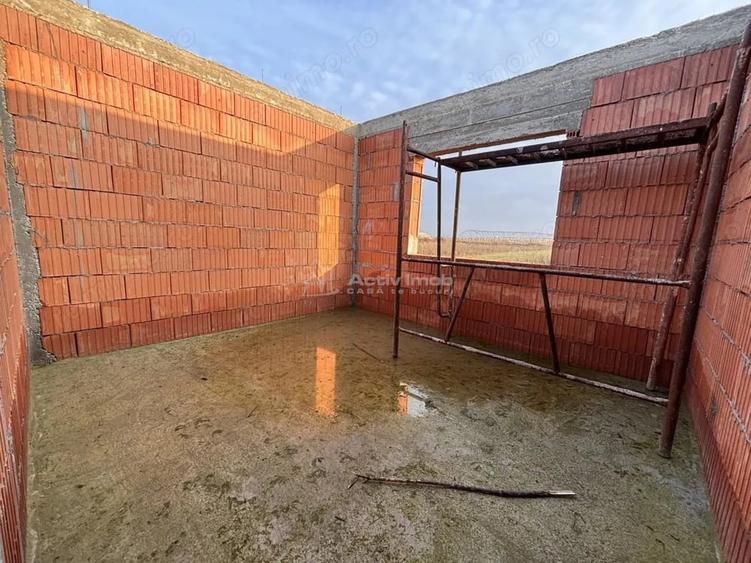 Casă cu Teren 560 Mp în Tărian