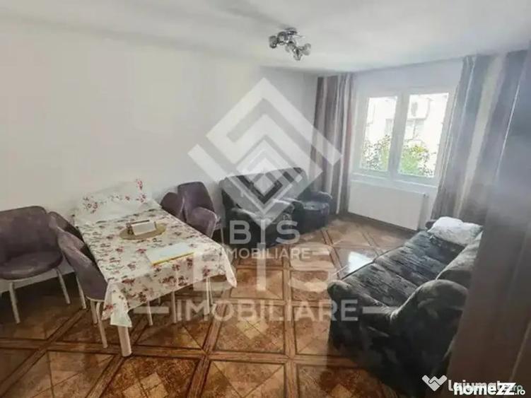 Apartament cu 4 camere decomandat în Independenței