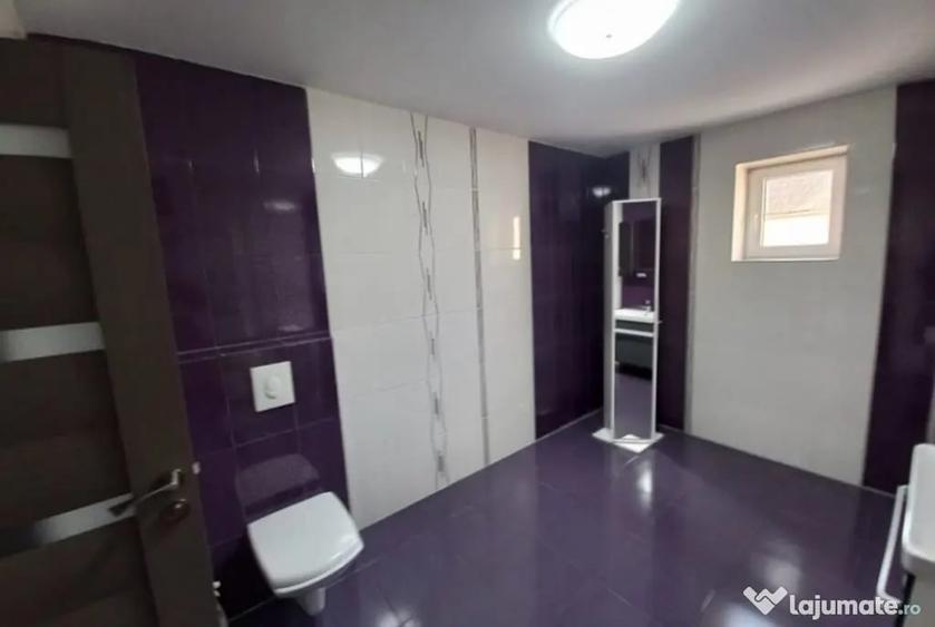 Casă cu 7 camere cu Teren 450 Mp în Central