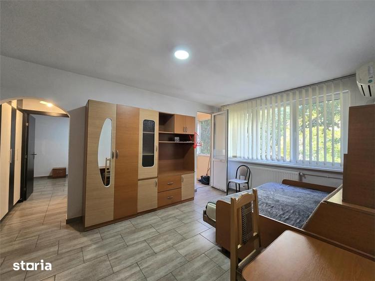 Apartament cu 2 camere semidecomandat în Tei