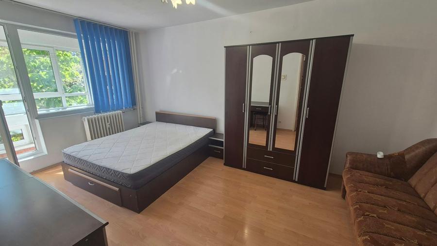 Apartament cu 2 camere decomandat în Titan