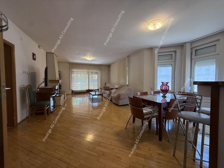 Casă individuală cu 5 camere cu Canalizare în Lipovei