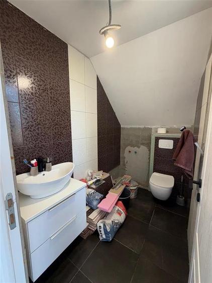 Casă cu 4 camere cu Teren 300 Mp în Cihei