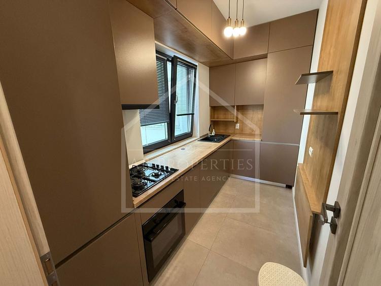 Apartament cu 2 camere semidecomandat, mobilat în Băneasa